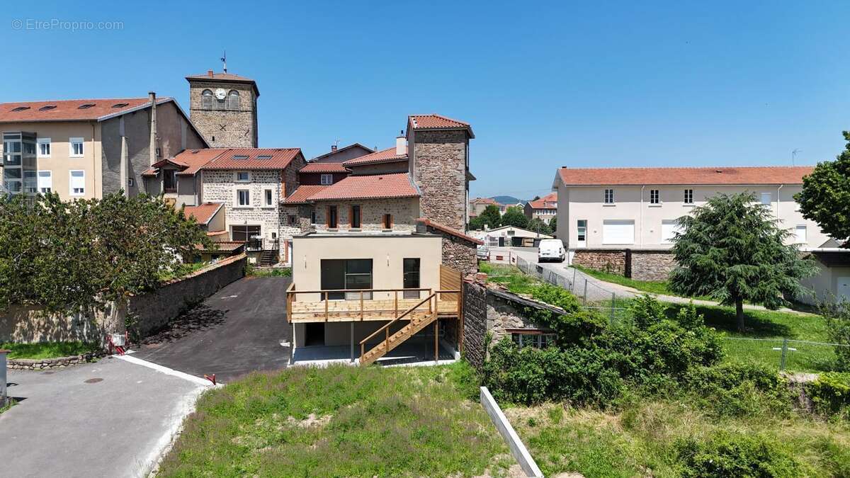 Maison à SAINT-LAURENT-DE-CHAMOUSSET