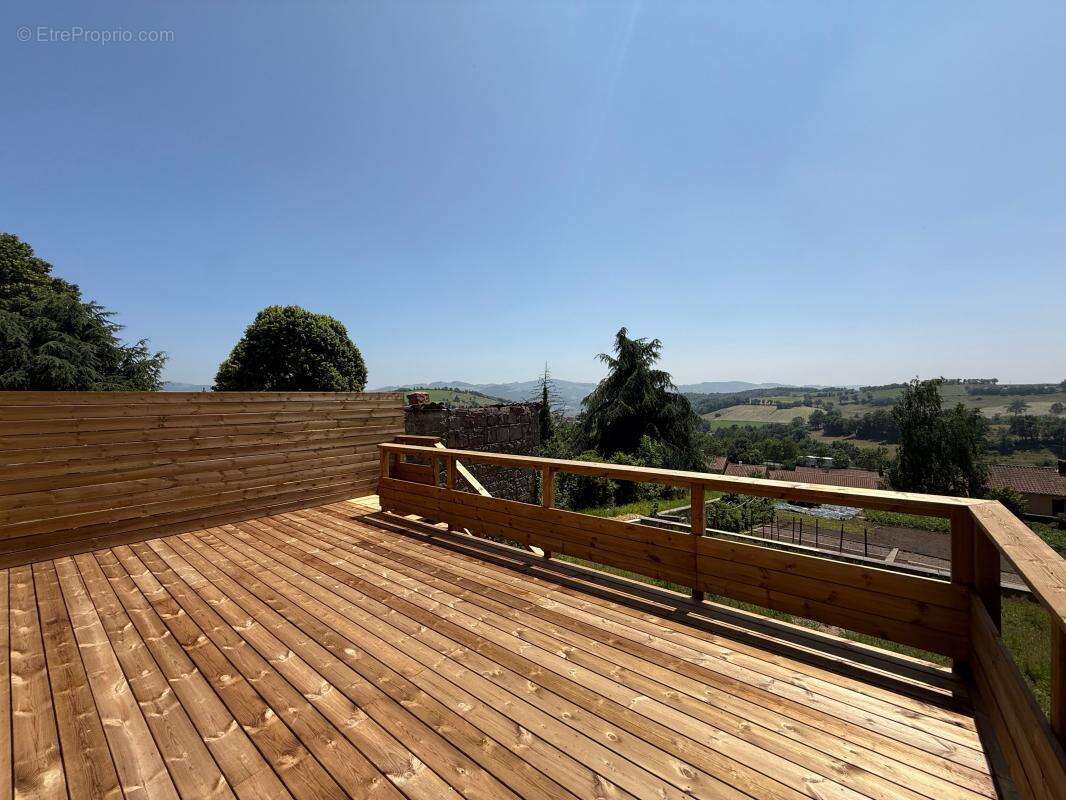 Maison à SAINT-LAURENT-DE-CHAMOUSSET