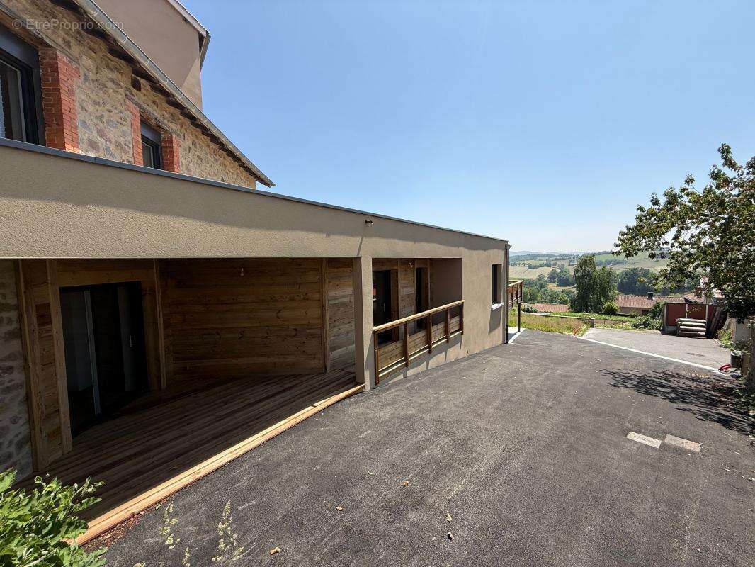 Maison à SAINT-LAURENT-DE-CHAMOUSSET