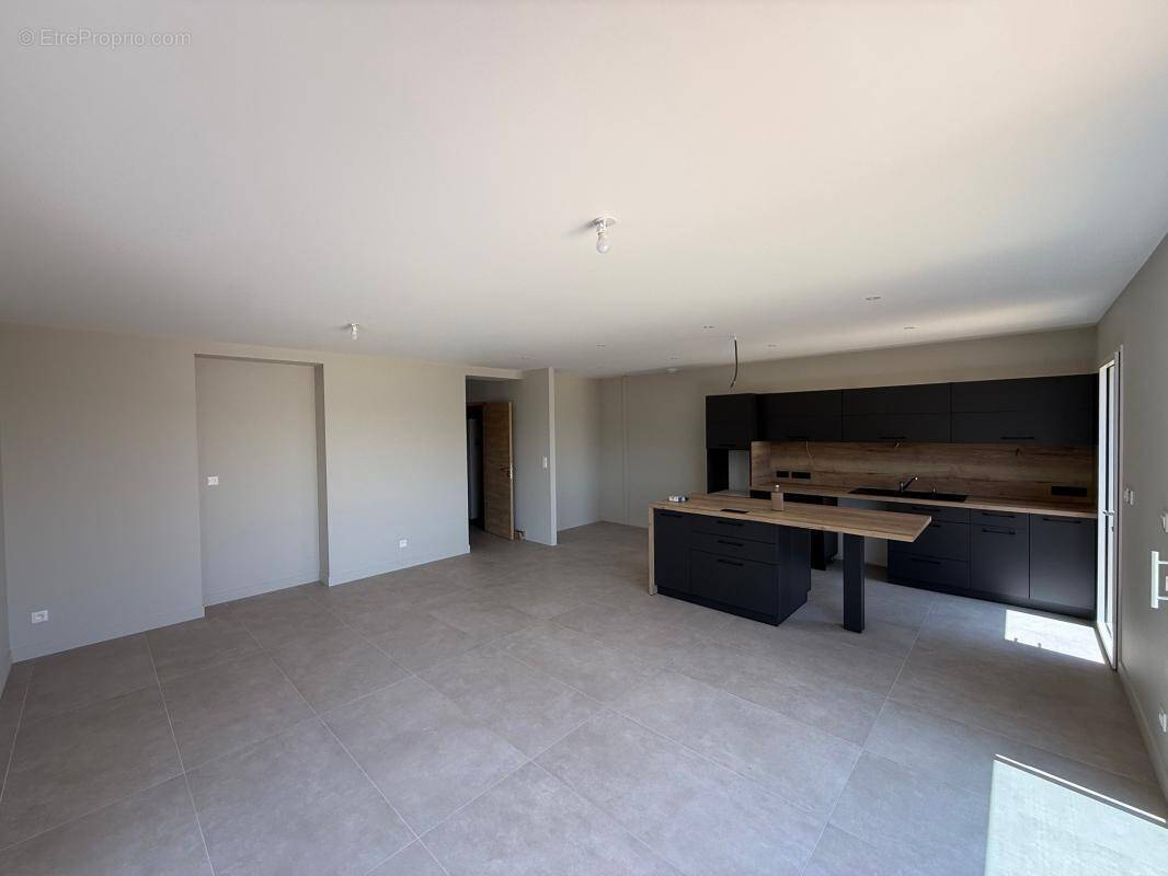 Maison à SAINT-LAURENT-DE-CHAMOUSSET