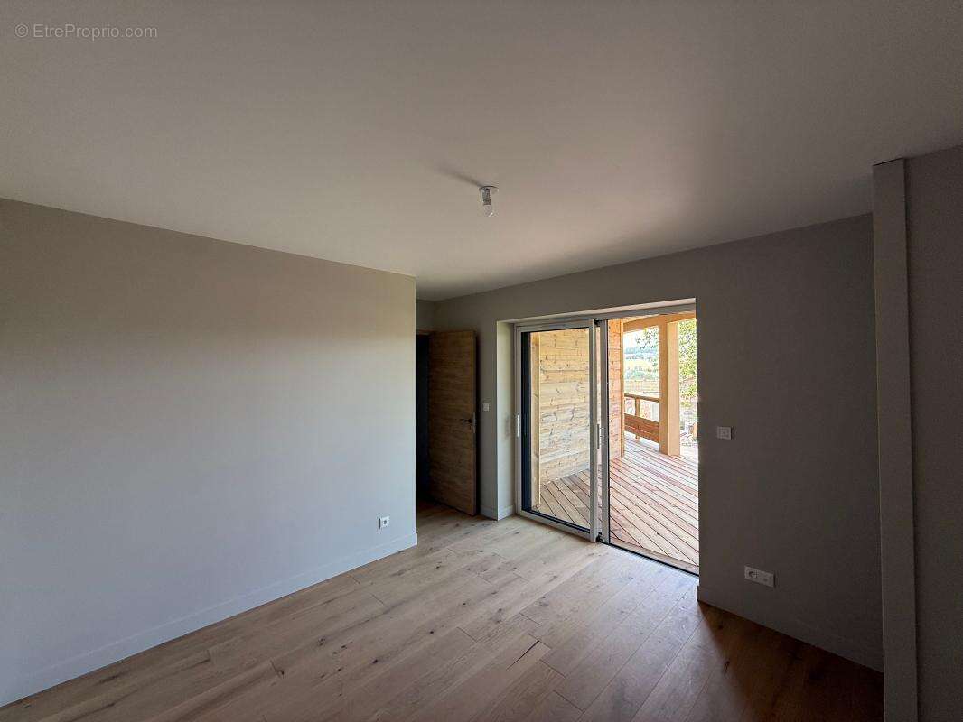 Maison à SAINT-LAURENT-DE-CHAMOUSSET