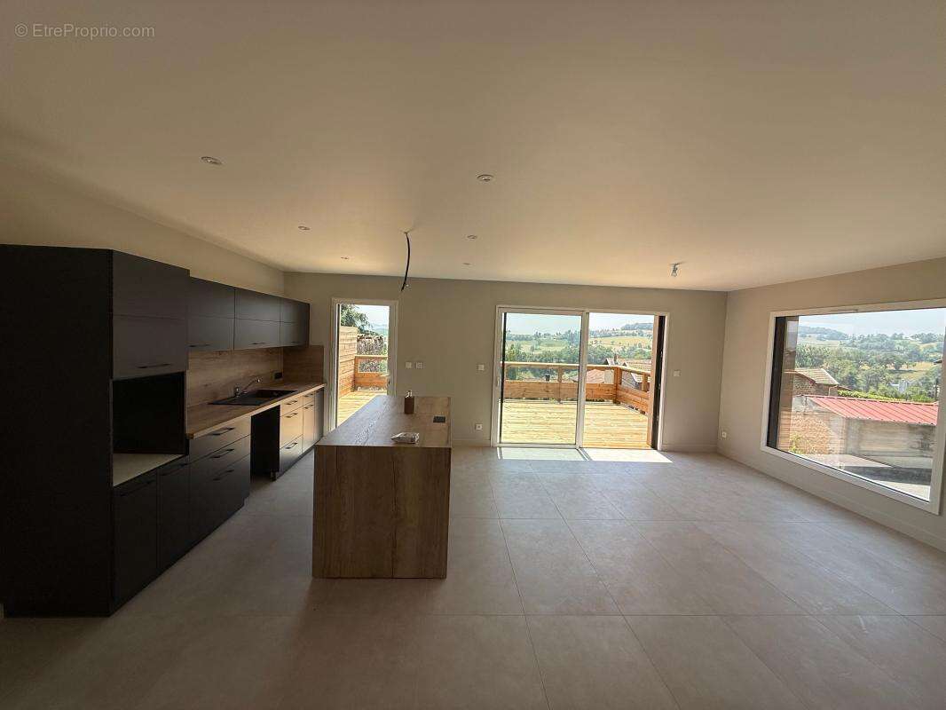 Maison à SAINT-LAURENT-DE-CHAMOUSSET