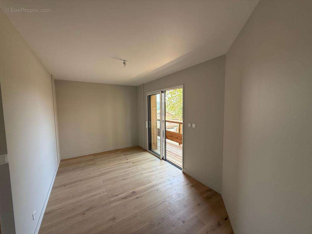 Maison à SAINT-LAURENT-DE-CHAMOUSSET