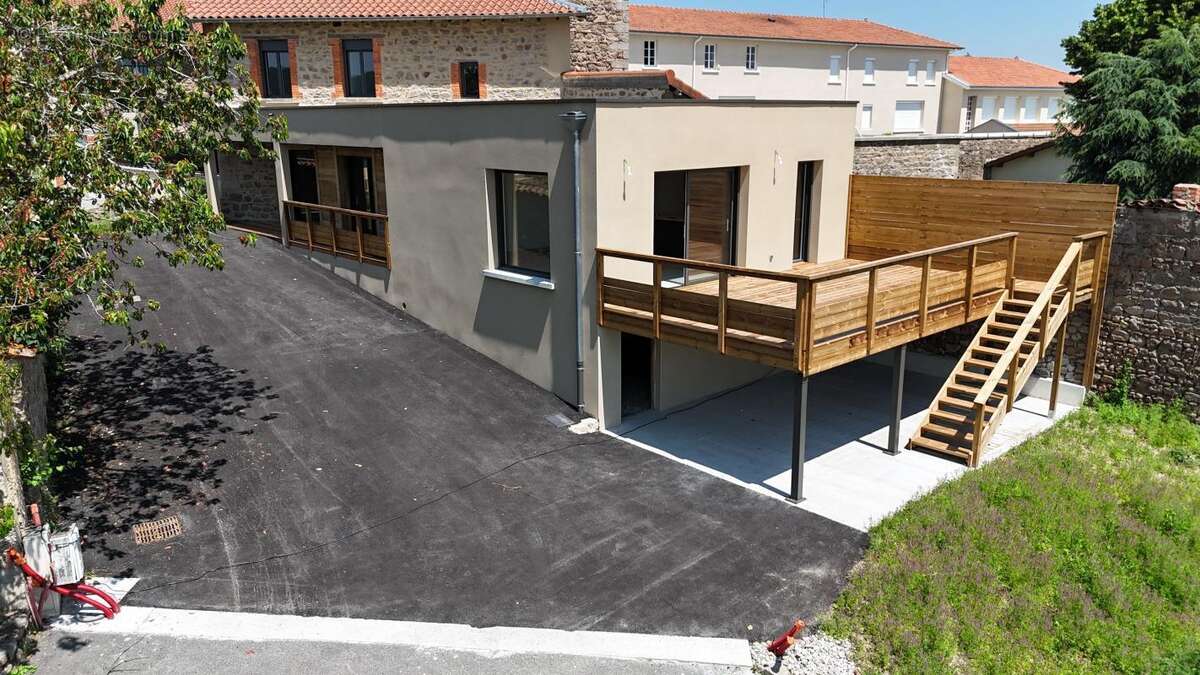 Maison à SAINT-LAURENT-DE-CHAMOUSSET