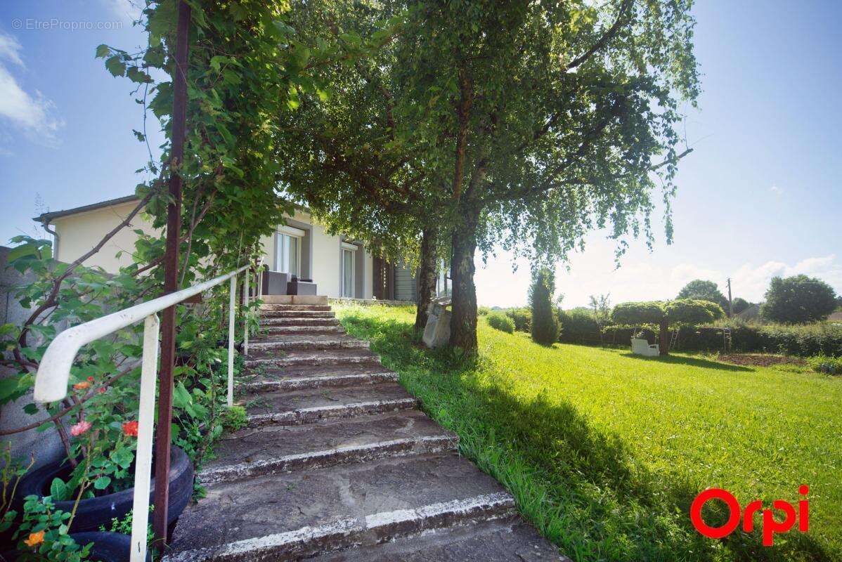 Maison à CHARNAY-LES-MACON