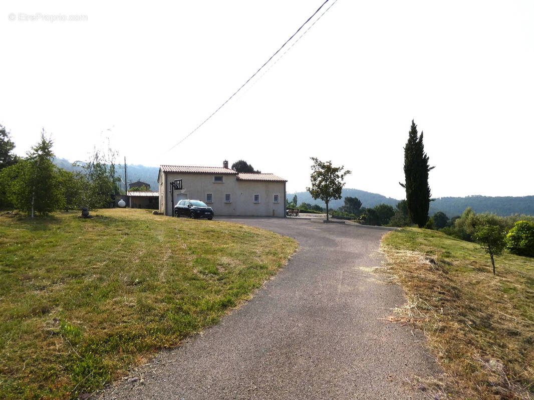 Maison à LA VERNAREDE