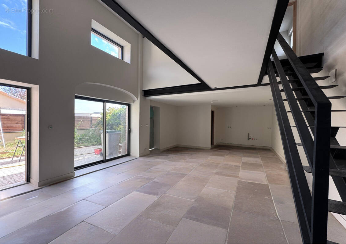 Maison à SAINT-CLAIR-DU-RHONE