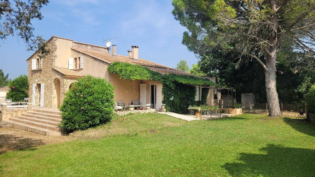 Maison à L&#039;ISLE-SUR-LA-SORGUE