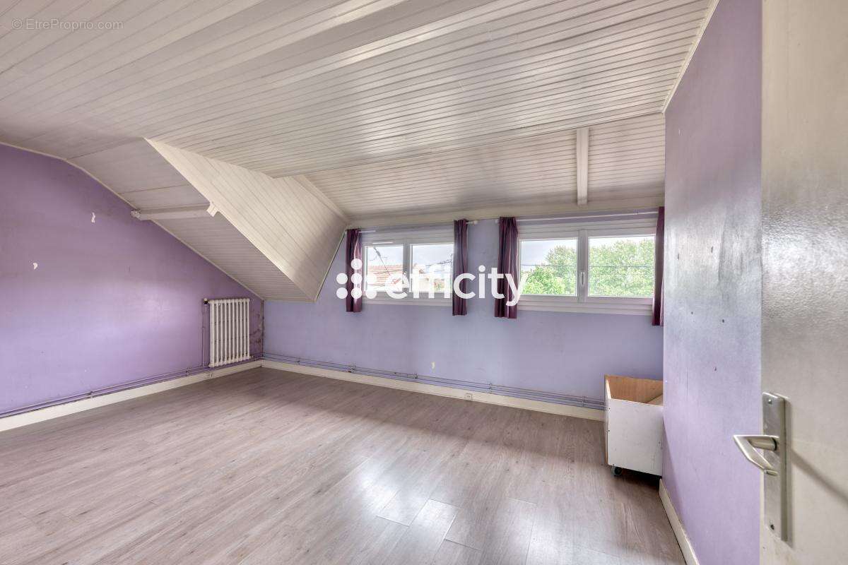 Appartement à LIVRY-GARGAN