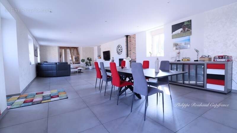 Maison à SAINT-HILAIRE-DES-LOGES