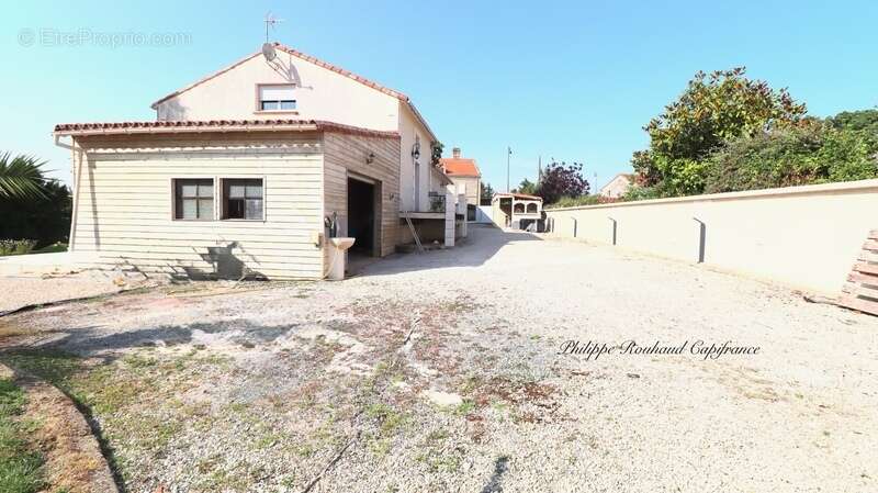 Maison à SAINT-HILAIRE-DES-LOGES