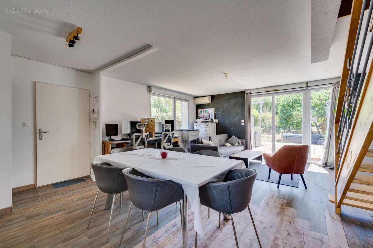 Appartement à FROUZINS