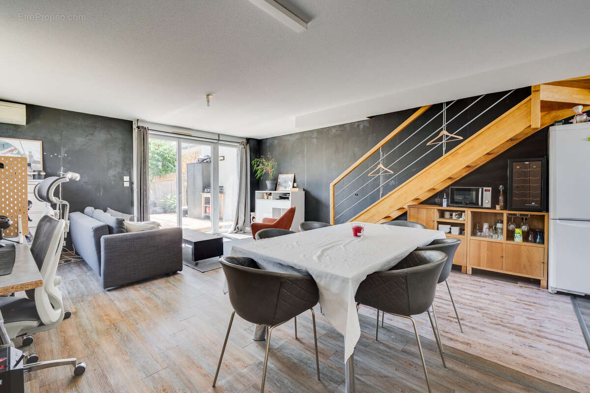 Appartement à FROUZINS