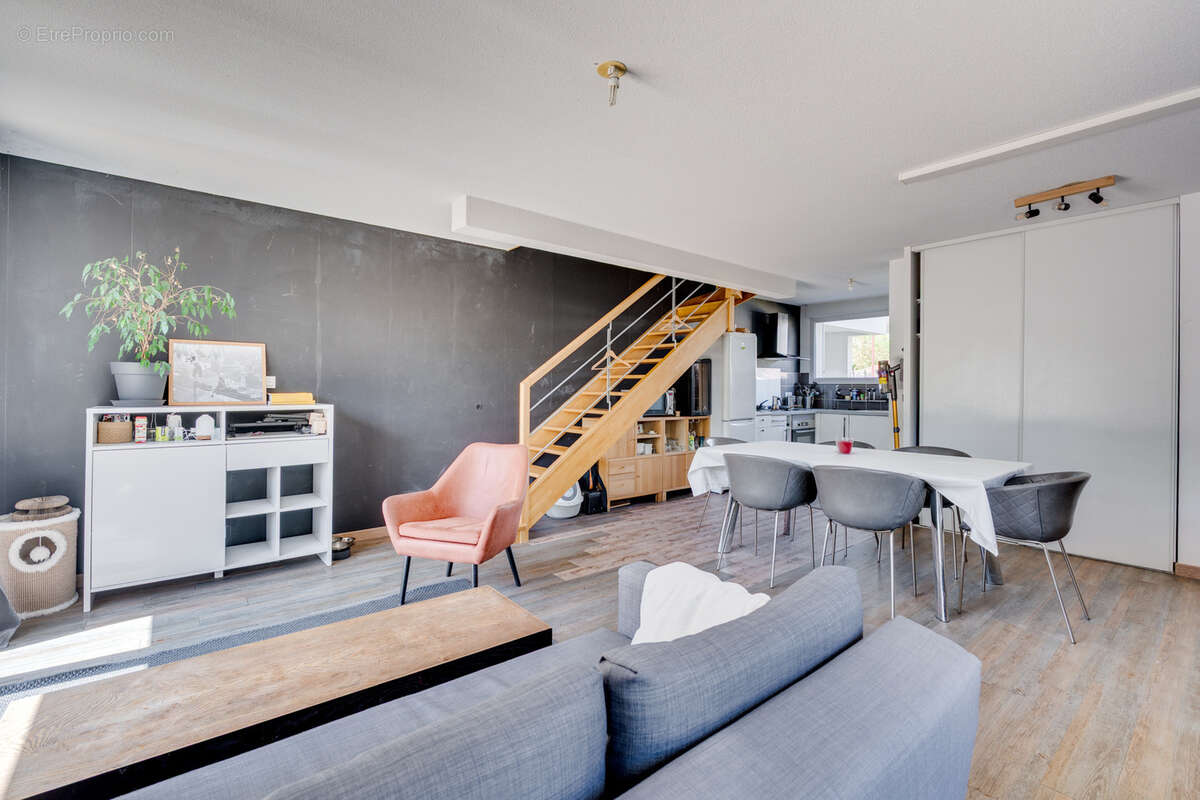 Appartement à FROUZINS