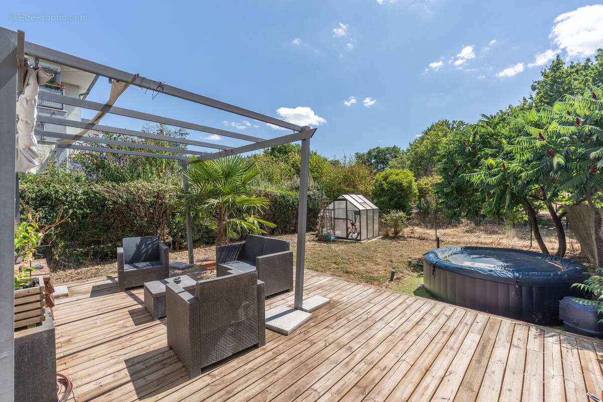 Appartement à FROUZINS