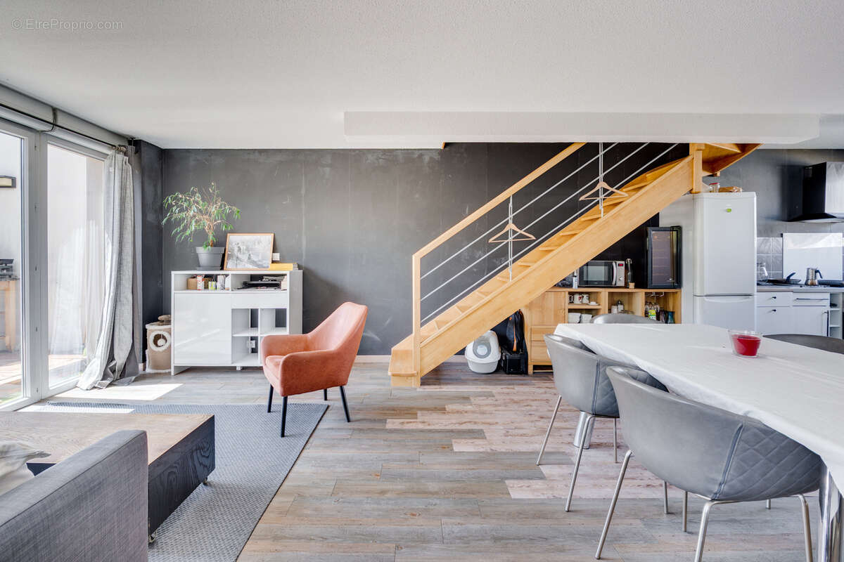 Appartement à FROUZINS