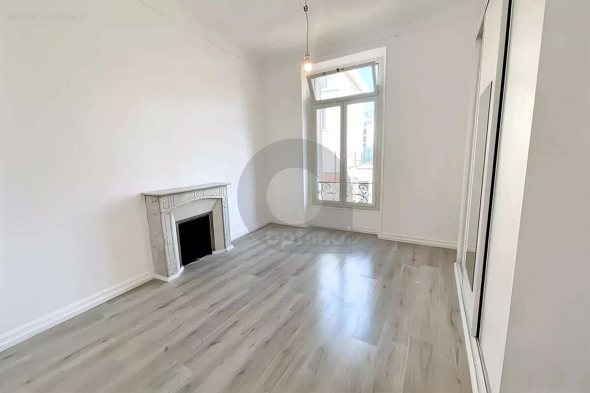 Appartement à ROQUEBRUNE-CAP-MARTIN