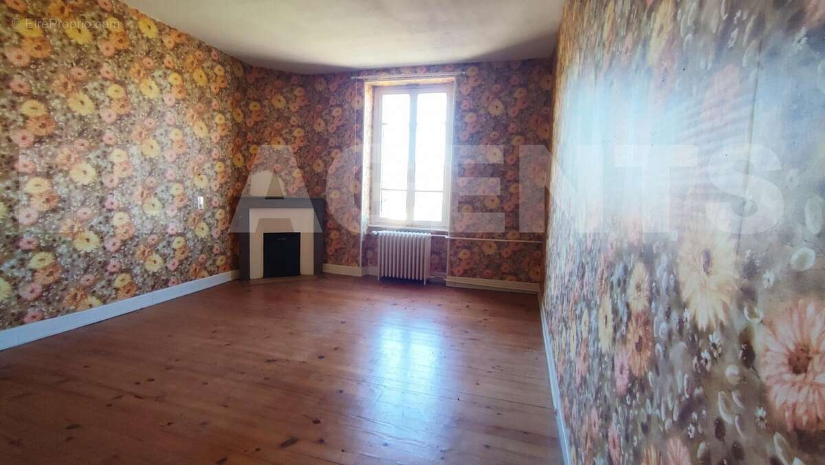 1745595899844 - Maison à SAINT-CHRISTOPHE-VALLON