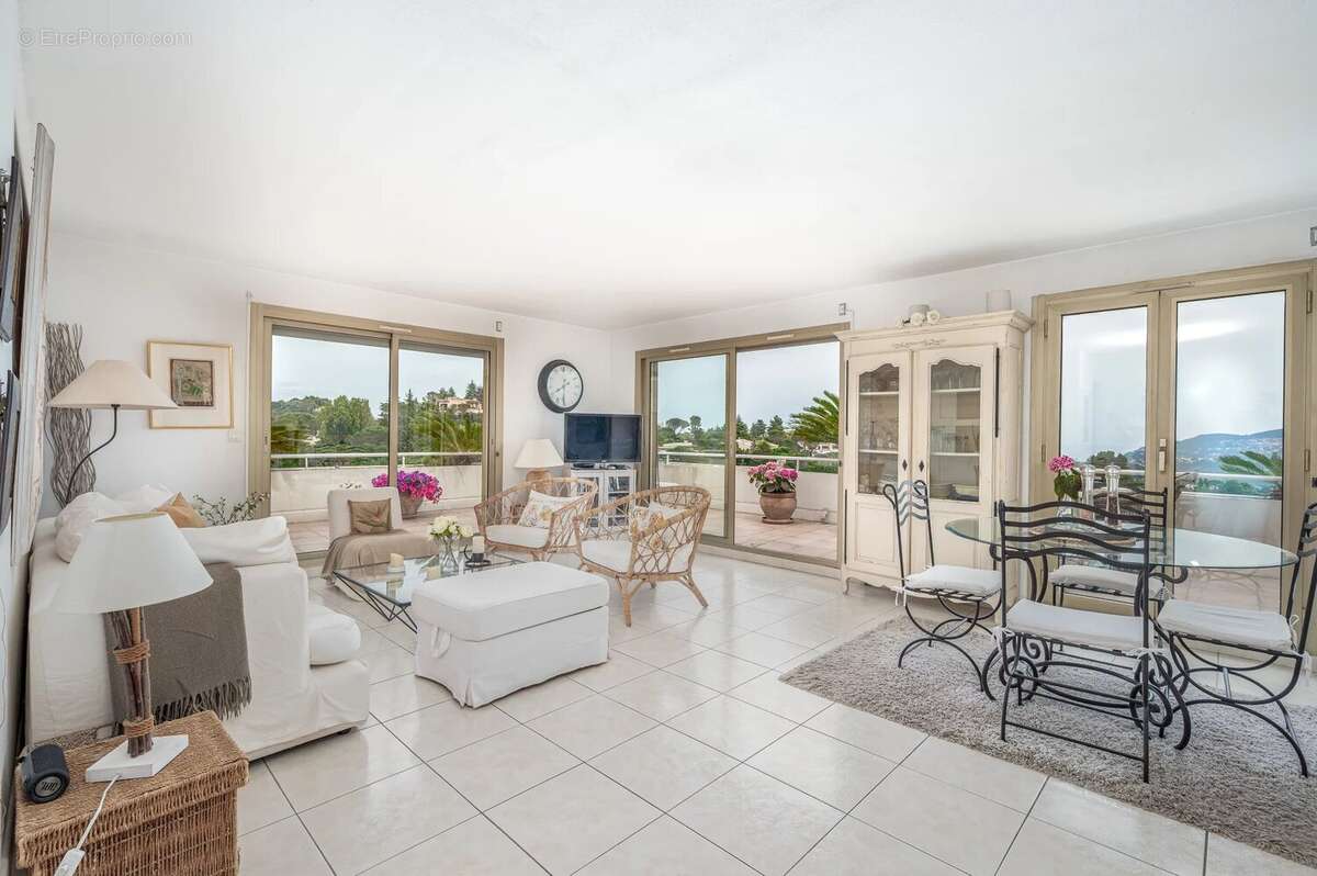 Appartement à MANDELIEU-LA-NAPOULE