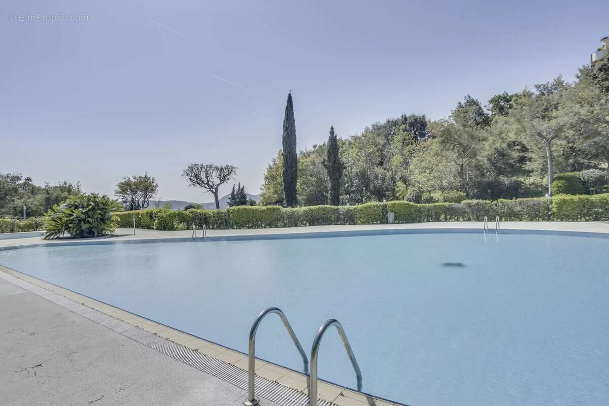 Appartement à MANDELIEU-LA-NAPOULE