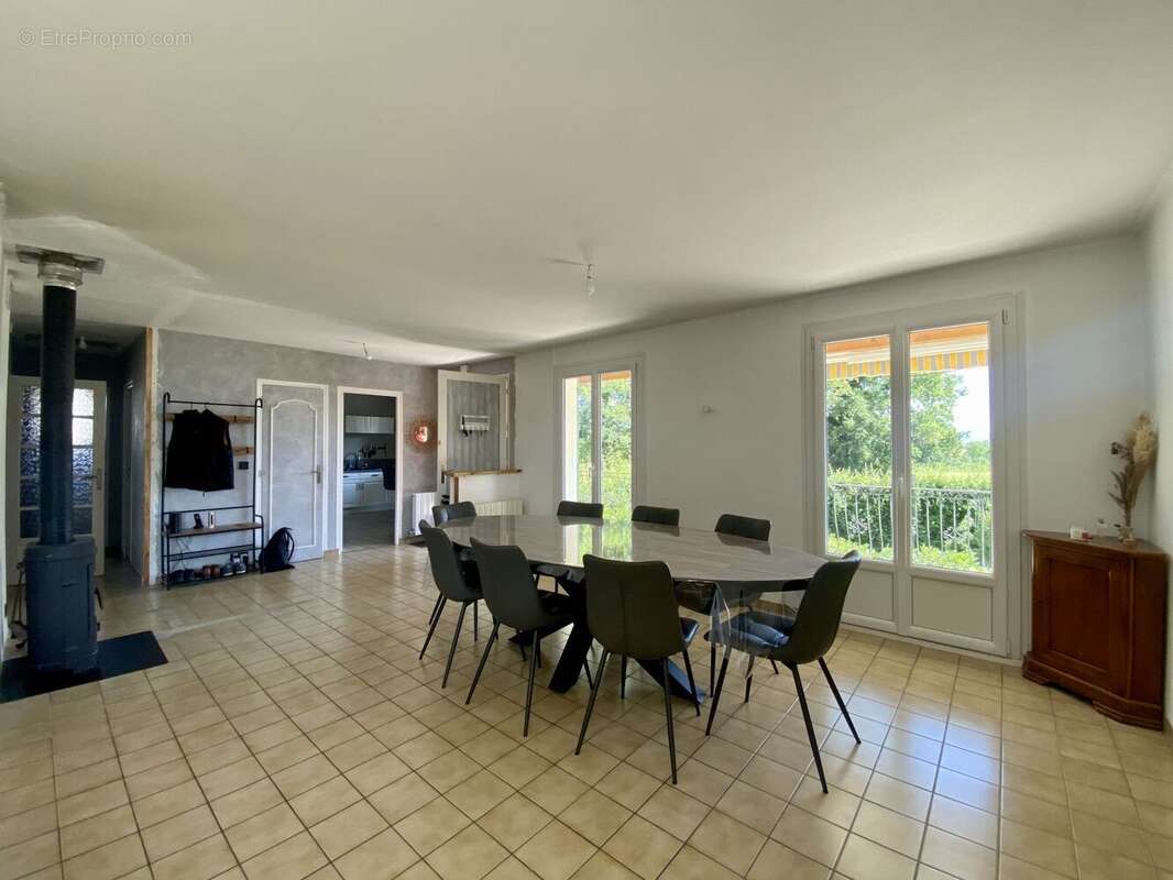 Maison à PEYRAT-DE-BELLAC