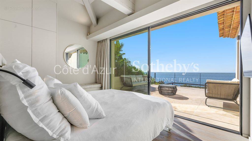 Maison à LES ISSAMBRES