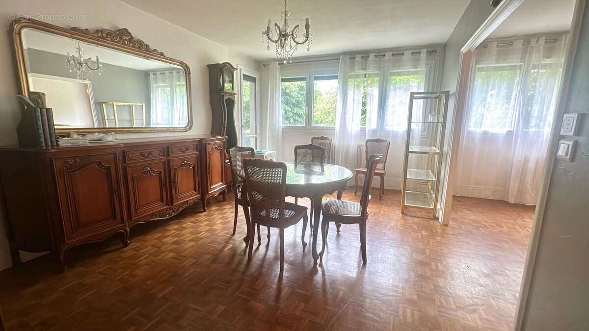 Appartement à SAINTE-GENEVIEVE-DES-BOIS