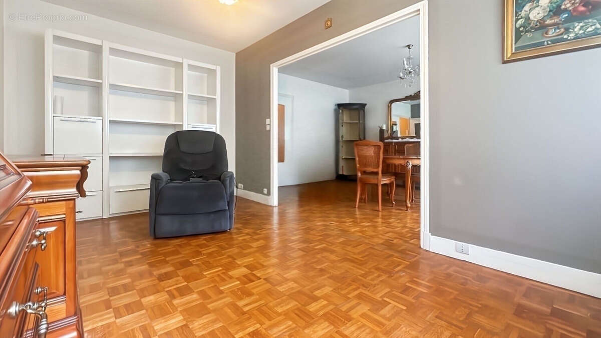 Appartement à SAINTE-GENEVIEVE-DES-BOIS