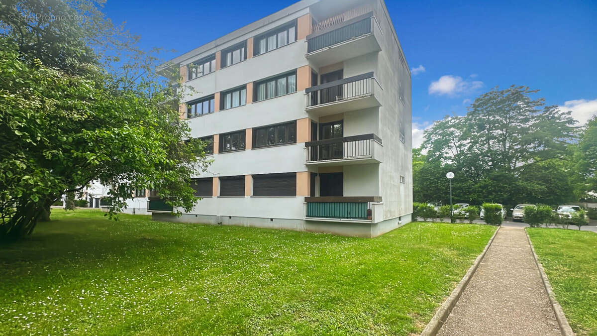Appartement à SAINTE-GENEVIEVE-DES-BOIS