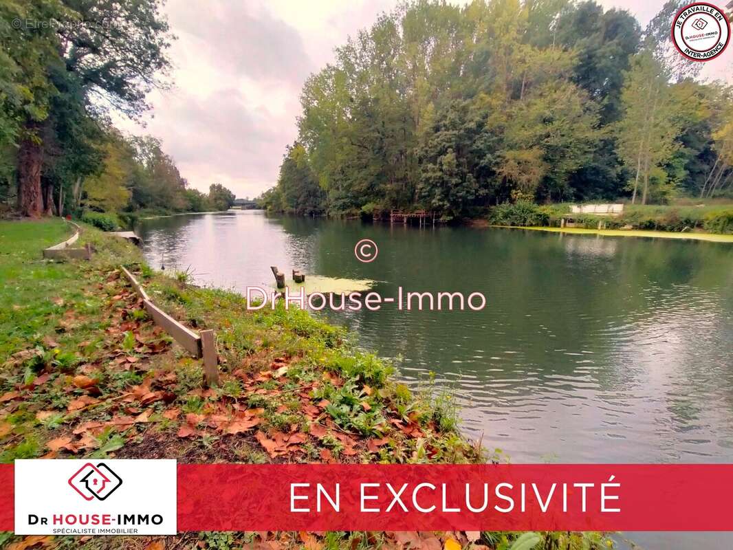 Terrain à SAINT-GEORGES-LES-BAILLARGEAUX