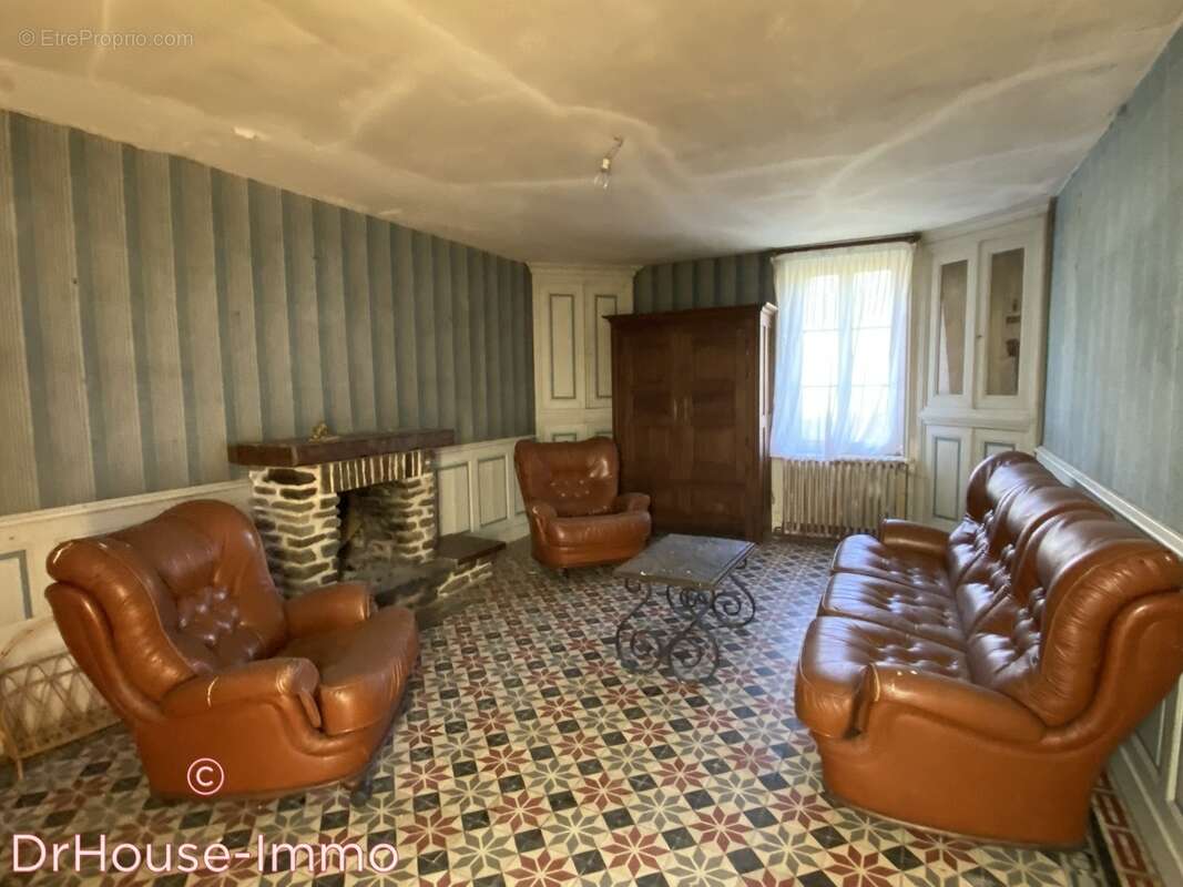 Maison à CROISILLES