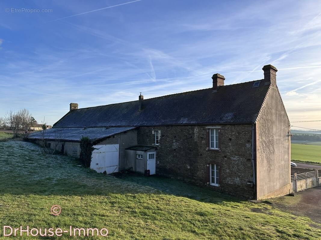 Maison à CROISILLES