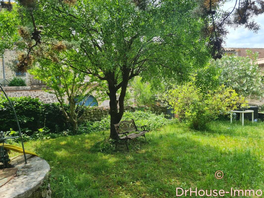 Maison à SAINT-DEZERY