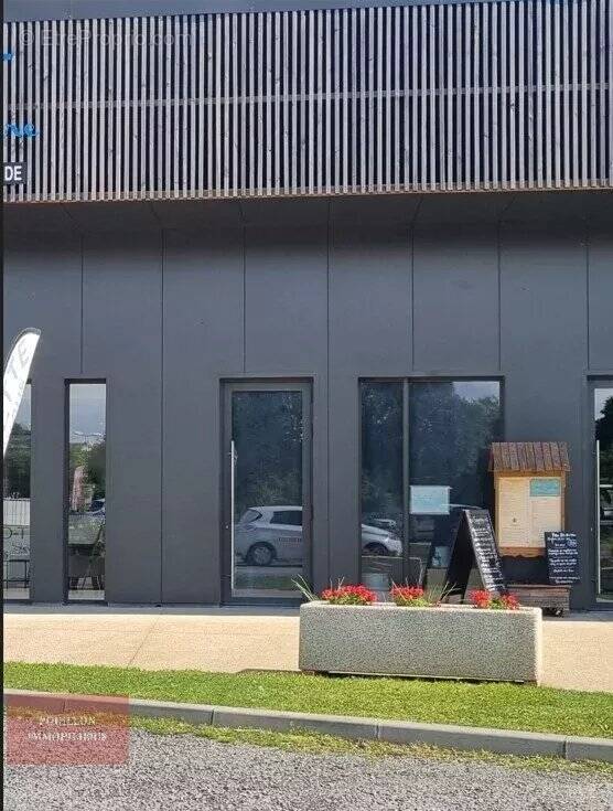 Commerce à POUILLON