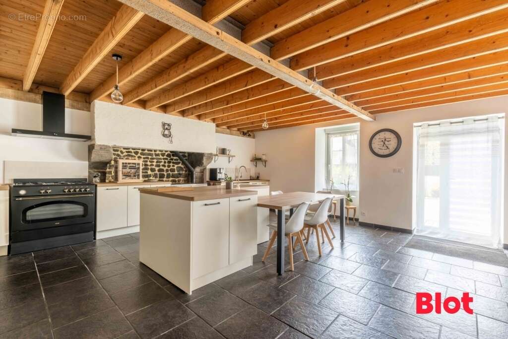 Maison à LA BAZOUGE-DU-DESERT