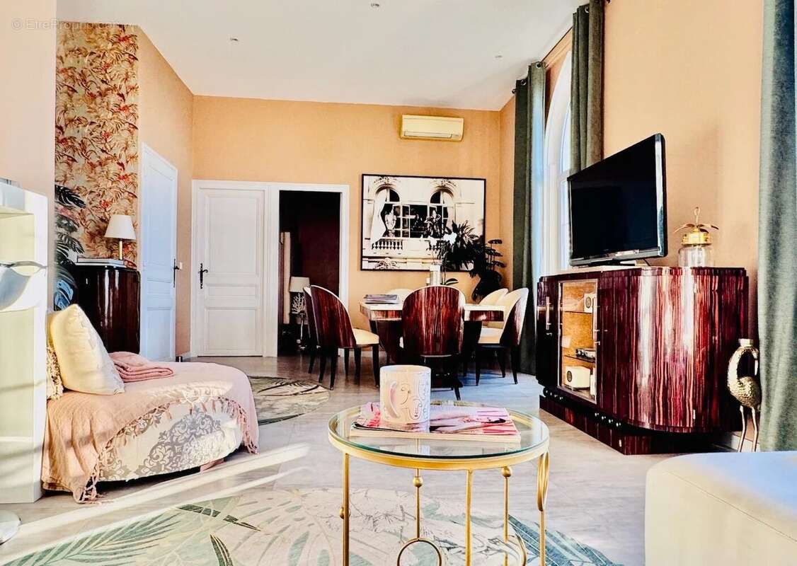 Appartement à VALLAURIS