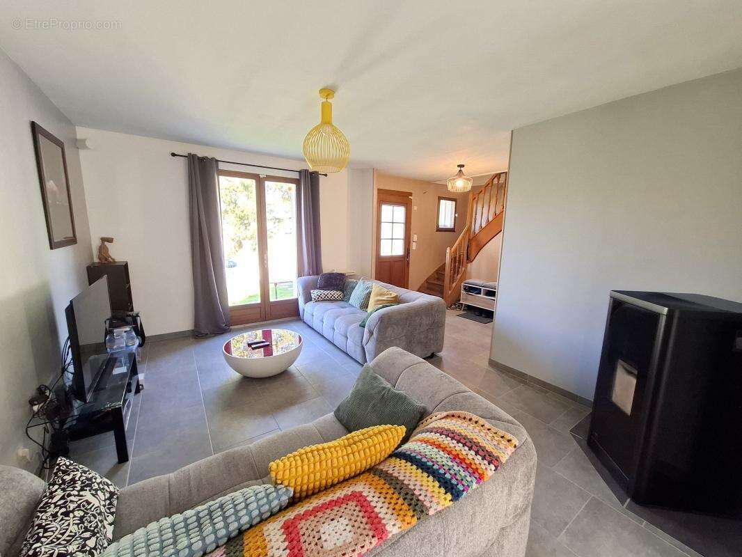 Maison à CUISE-LA-MOTTE