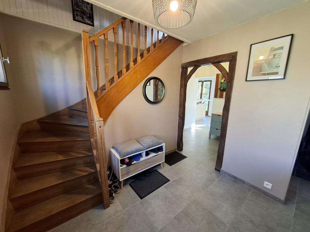 Maison à CUISE-LA-MOTTE