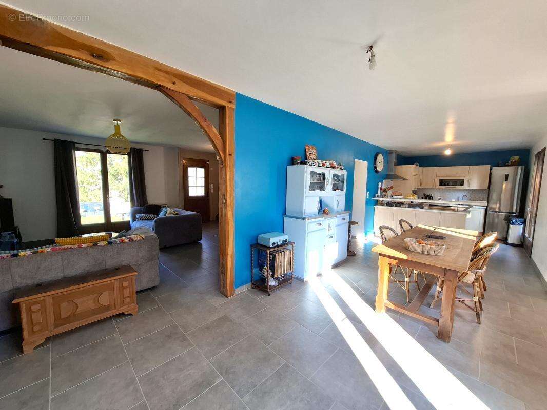 Maison à CUISE-LA-MOTTE