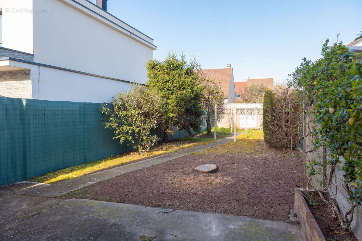 Maison à SARTROUVILLE