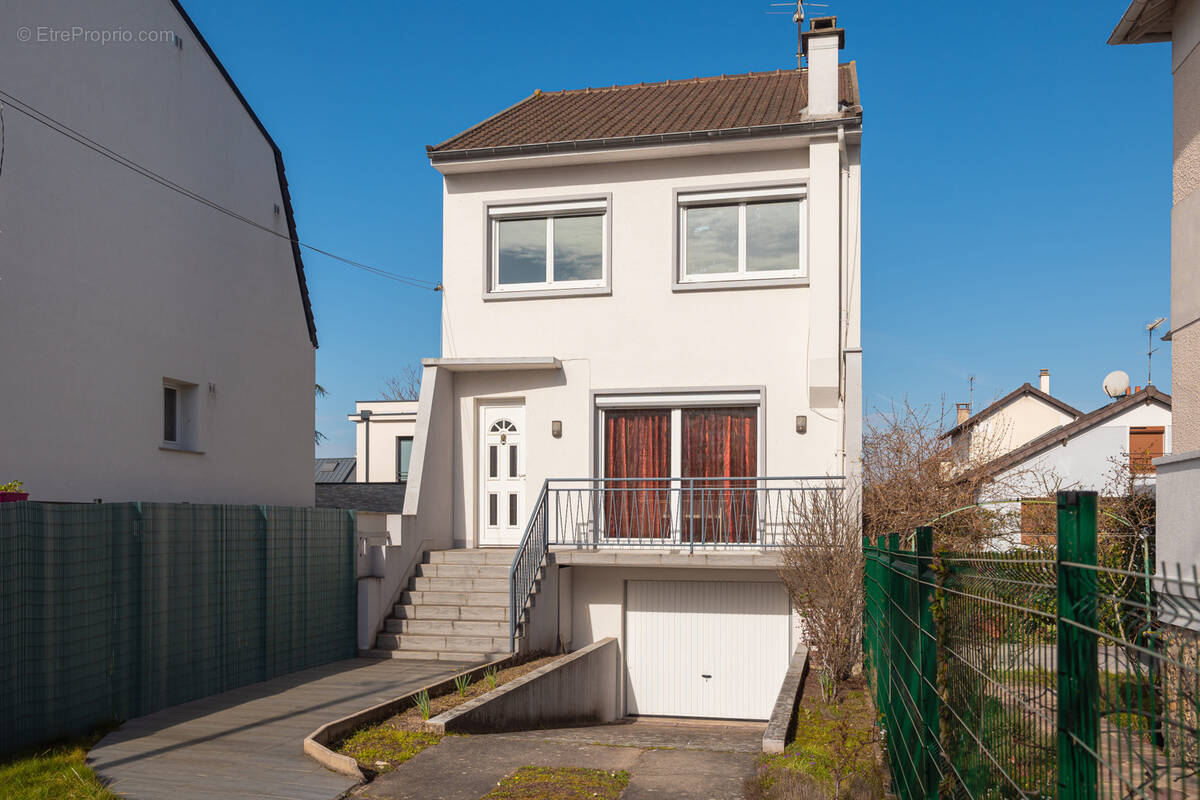 Maison à SARTROUVILLE