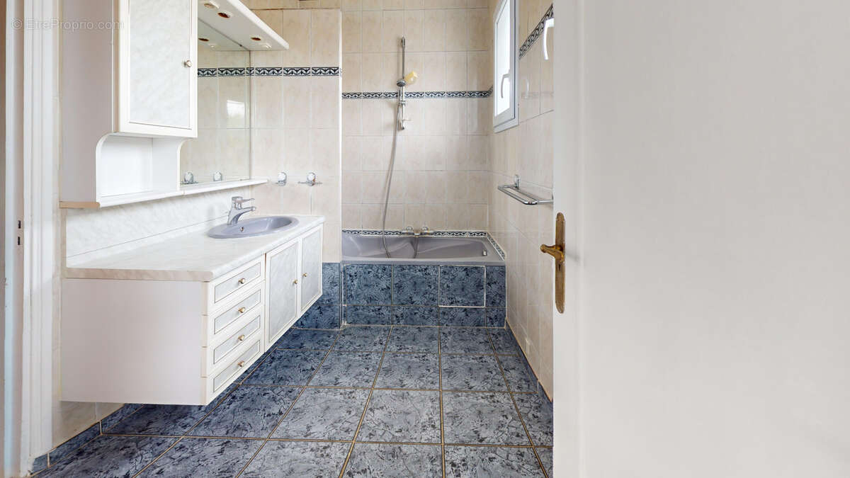 Maison à SARTROUVILLE