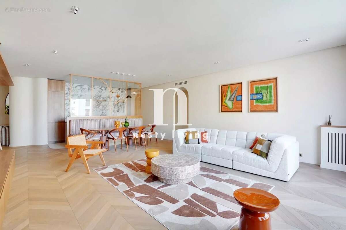 Appartement à PARIS-16E