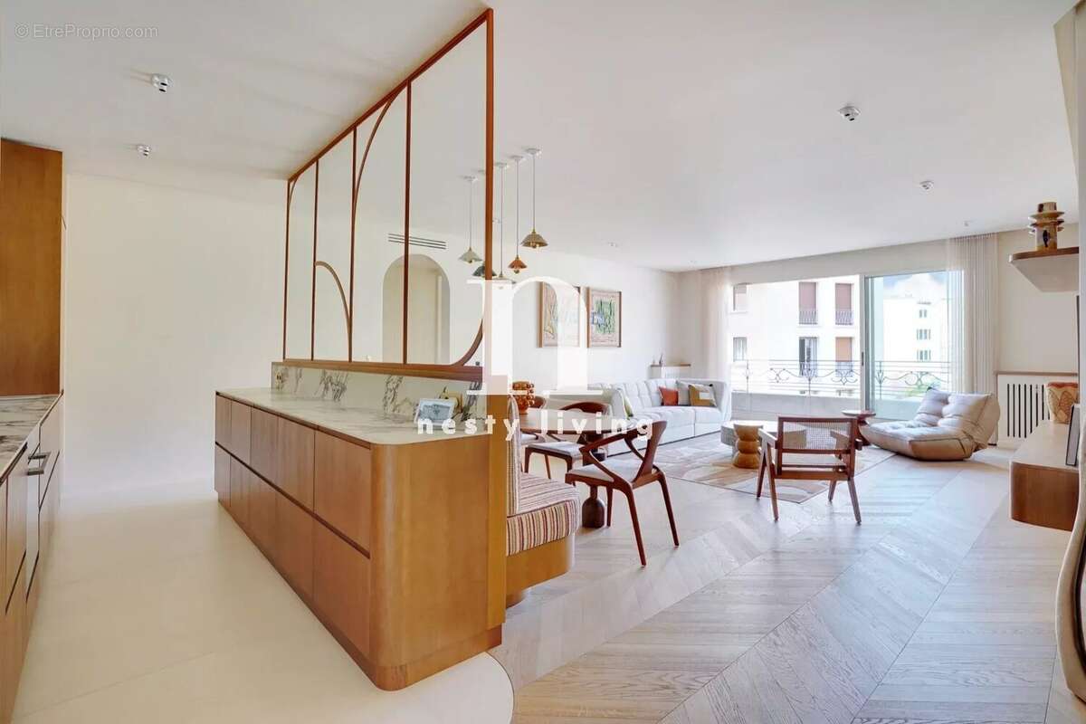 Appartement à PARIS-16E