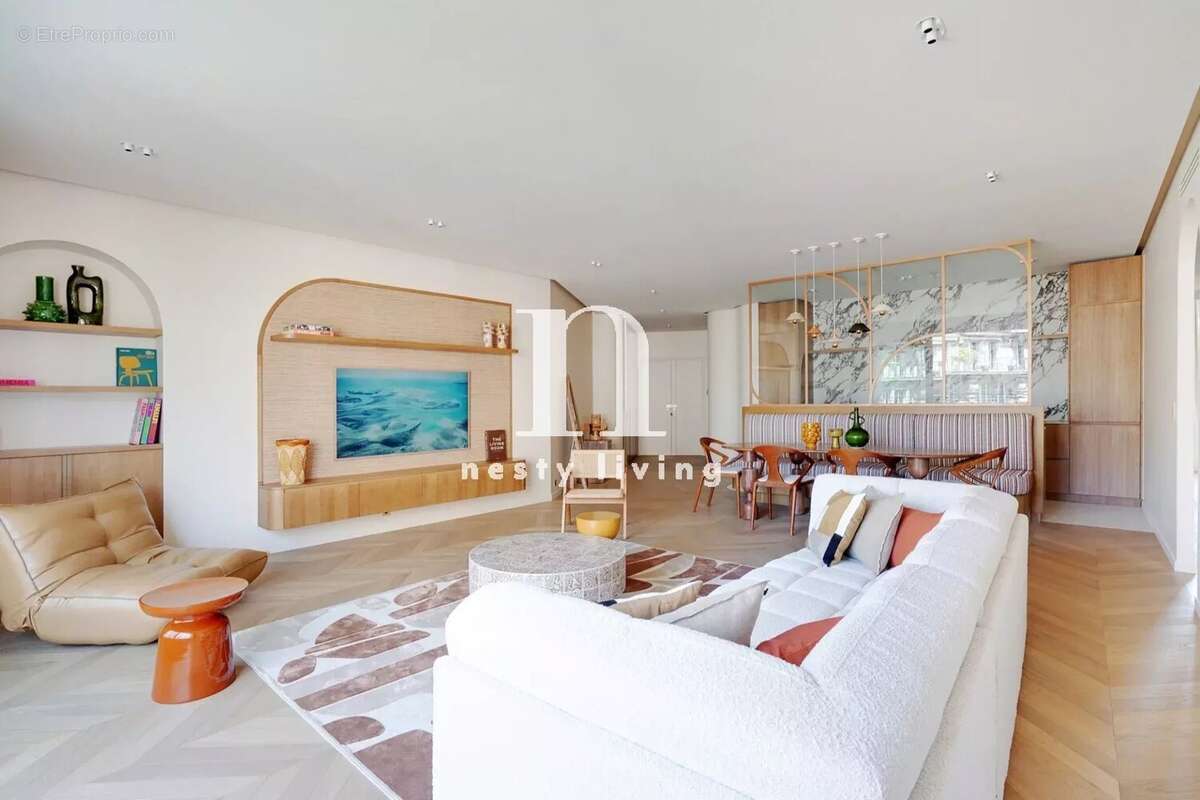 Appartement à PARIS-16E