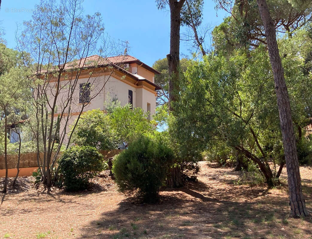 Appartement à LA LONDE-LES-MAURES