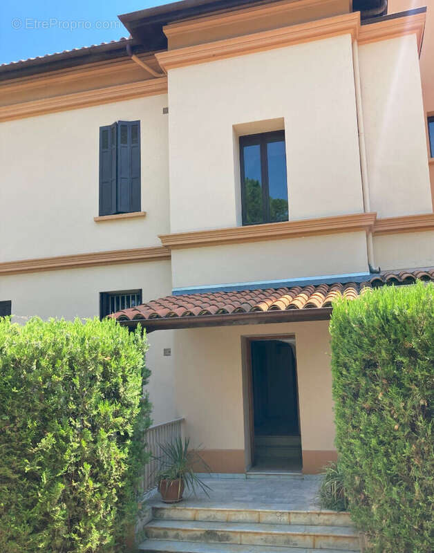 Appartement à LA LONDE-LES-MAURES