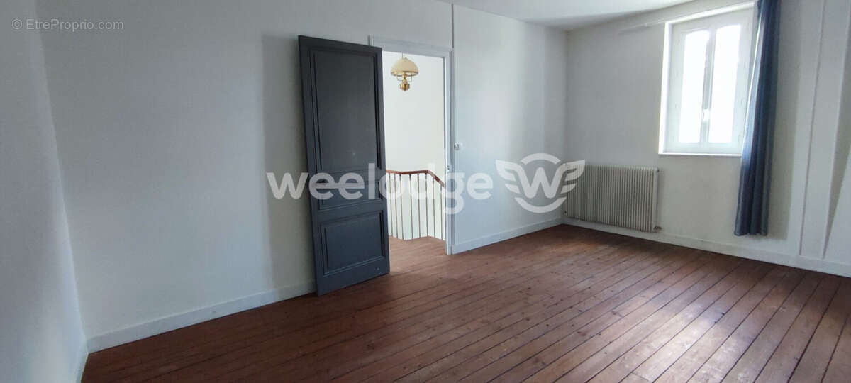 Maison à RUELLE-SUR-TOUVRE