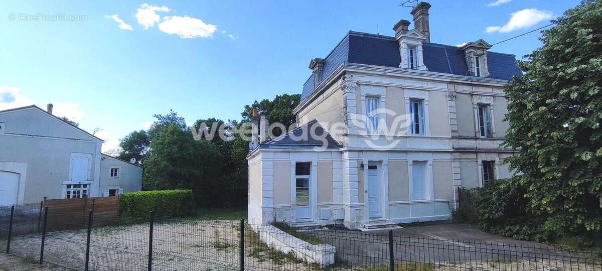Maison à RUELLE-SUR-TOUVRE