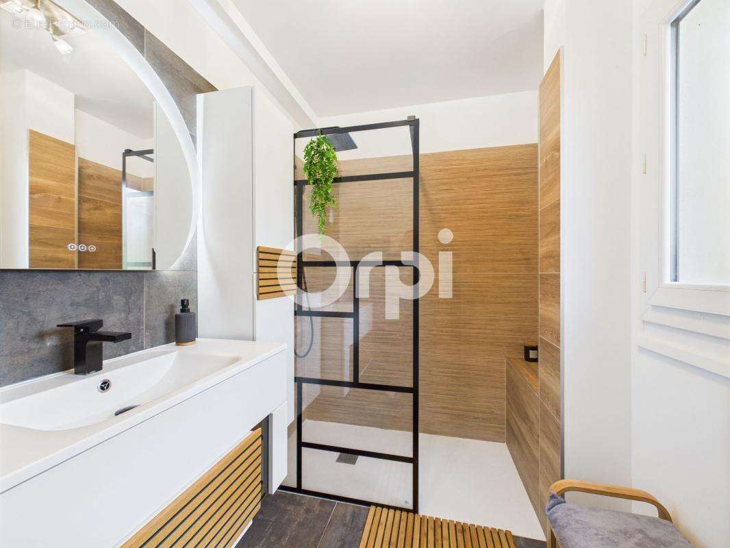 Appartement à MANDELIEU-LA-NAPOULE